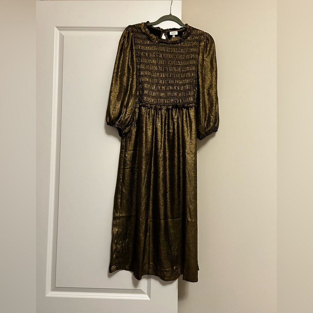 Elegant Gold Midi Dress